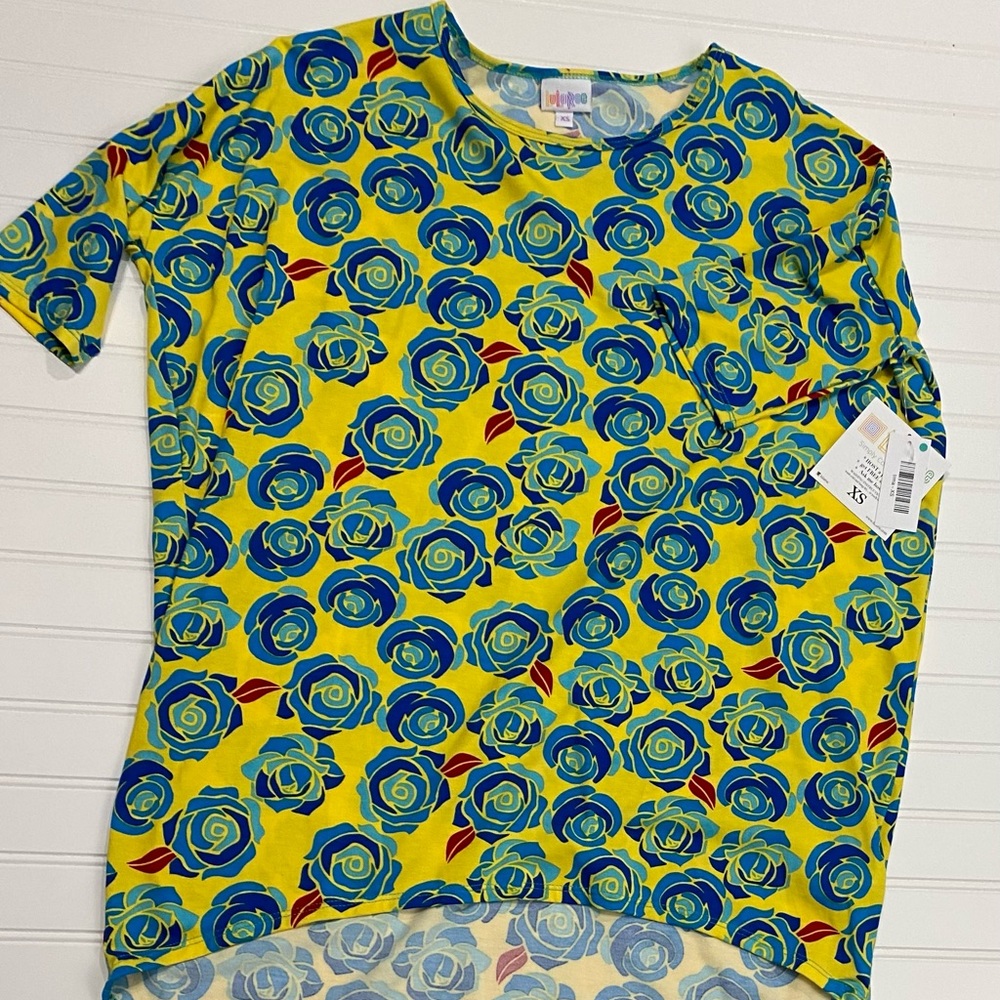 New with Tags XS Fits like a M Mid Sleeve Top LuLaRoe Irma Blue Roses